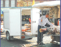 Saris Anhänger mit Kofferaufbau